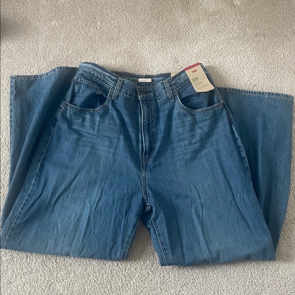 Levi's Women's Cinch Baggy Jeans - Picture 5 of 5